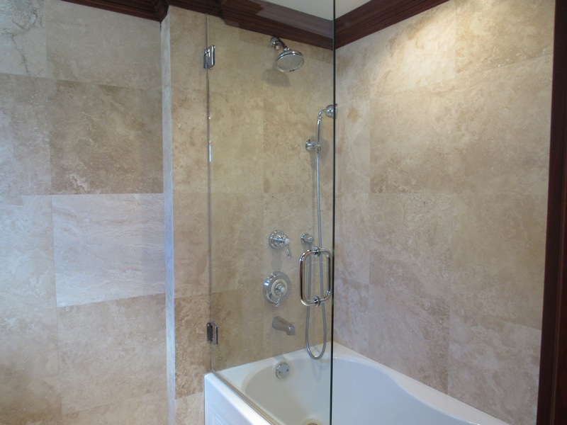 Guest King Bathroom Bathtub